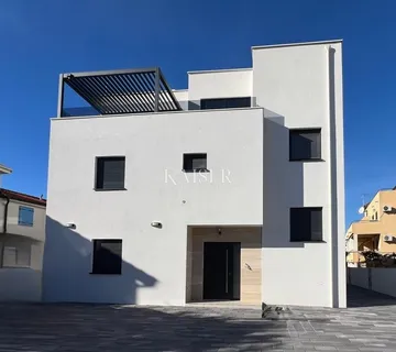 Srima, Vodice-Moderna troetažna kuća (S1) s pogledom na more - cover