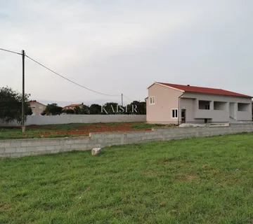 Pula - kuća sa dva trosobna stana - cover
