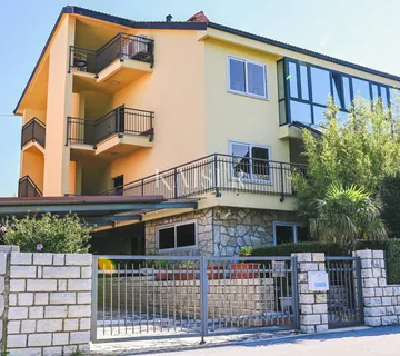 Kraljevica, moderna vila s bazenom, saunom i vinotekom - cover