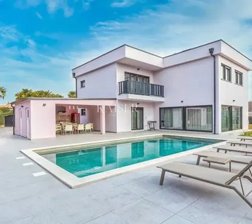 Istra - Poreč, moderna vila sa bazenom, 800m od mora - cover
