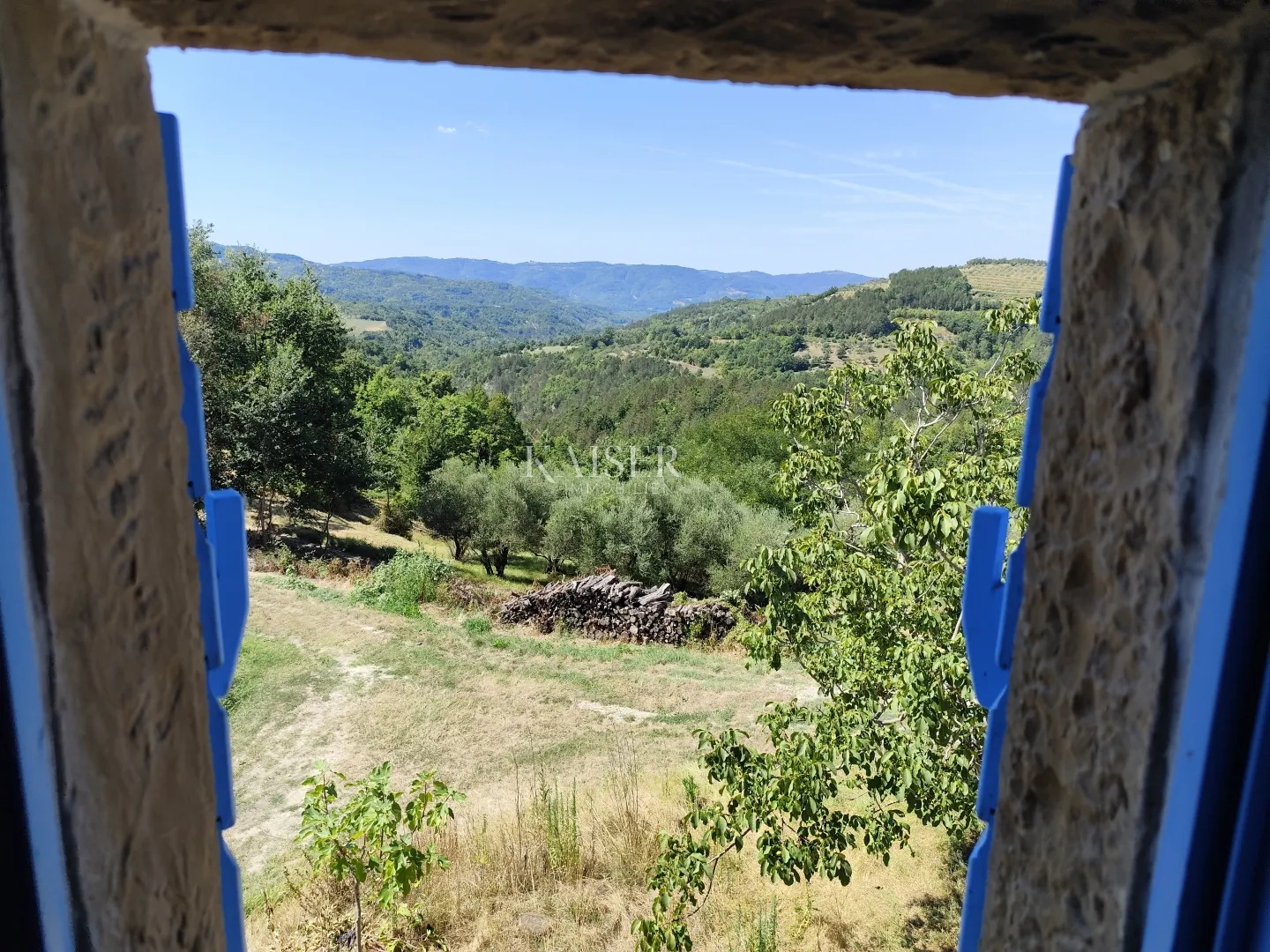 Istra, Buzet- Imanje u centralnoj Istri - cover