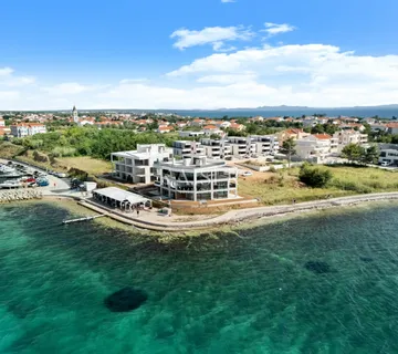 Zadar – Privlaka | Prvi red do mora – moderan stan s privatnim vrtom - cover