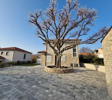 Otok Krk, Vrbnik okolica - villa sa bazenom 137m2 - cover