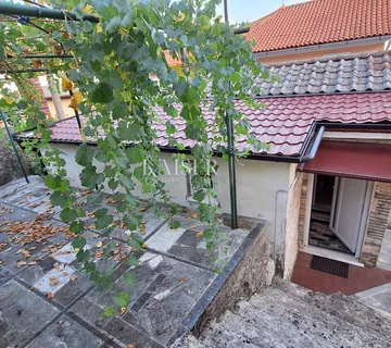 Opatija, samostojeća kuća s vrtom u blizini centra - cover