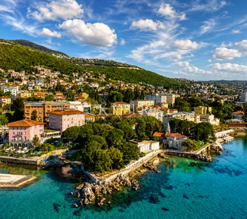 Opatija, centar – Ekskluzivan stan na posljednjem katu s panoramskim pogledom na more