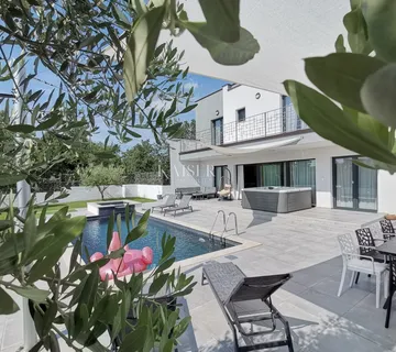Istra, Poreč, vila s bazenom blizu Poreča - cover