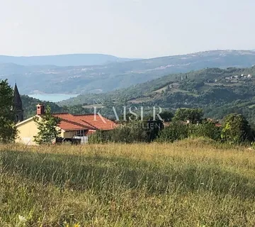Istra, Pazin, građevinsko zemljište s pogledom na jezero Butoniga - Butoniga, Pazin