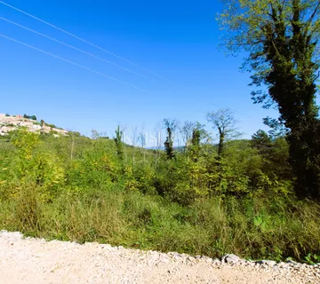 Istra, Motovun građevinsko zemljište ispod starog grada - cover