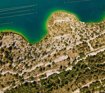Šibenik, Poljoprivredno zemljište, prvi red do mora