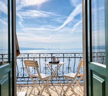 Opatija, Lovran – Stan u prvom redu do mora, balkon s panoramskim pogledom, direktan pristup moru - cover