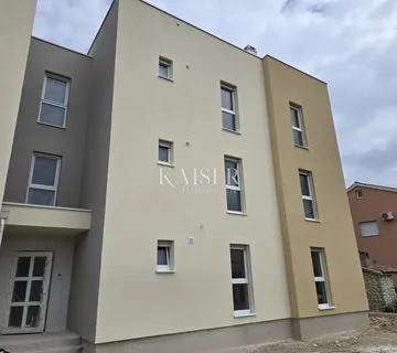Sukošan, Zadar-Obiteljska oaza s velikim vrtom, 30 m od mora