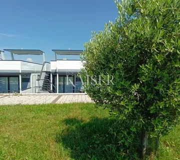 Istra, Novigrad- Jedinstvena kuća 84 m², vaš dom na vodi