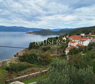 Krk, Vrbnik- autohtona kuća u staroj jezgri Vrbnika s panoramskim divnim pogledom na more - cover