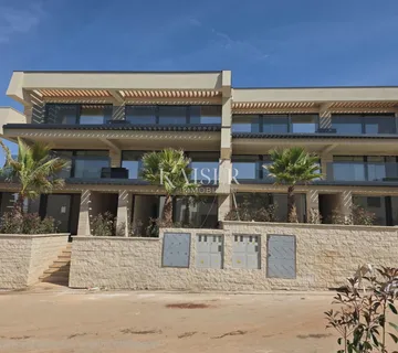 Istra, Umag - luksuzni stan 100m od mora
