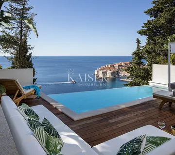 Dubrovnik - prekrasan pogled na more i stari grad