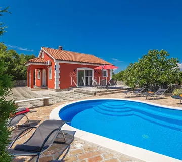 Otok Krk, Dobrinj- kuća 120m2 s bazenom na mirnoj lokaciji - cover