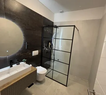 Split, Žnjan - trosobni stan 120 m2 s pogledom na more - cover