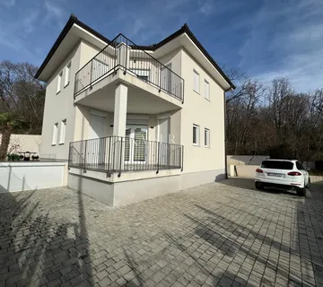 Opatija, Matulji, obiteljska kuća s pogledom prema moru