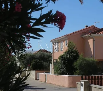 Zadar, otok Vir- Kuća s dva apartmana , 50m od plaže