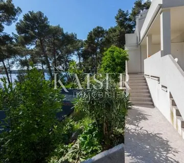 Otok Lošinj, Mali Lošinj - kuća prvi red do mora