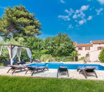 Istra, Marčana- rustikalna kuća 180m2 s bazenom