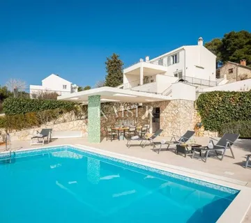 Šibenik-Žaborić – Luksuzna vila 358 m² s bazenom, konobom i panoramskim pogledom - cover