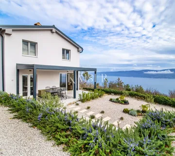 Istra, okolica Brseča - kuća s dva stana i bazenom, 150 m2 - cover