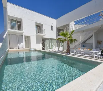 Zadar - Debeljak, arhitektonski dragulj u zaleđu Sukošana s pogledom na more - cover