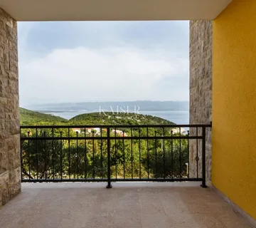 Vrbnik, otok Krk- apartman 93m2 s pogledom na more - cover