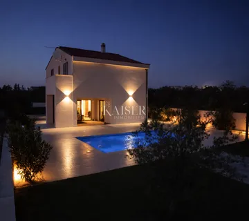 Zadar – Murvica | Moderna kuća s bazenom i prostranim dvorištem - cover