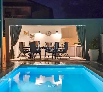 Istra,Umag,okolica, prekrasna vila sa bazenom i pogledom na more - cover