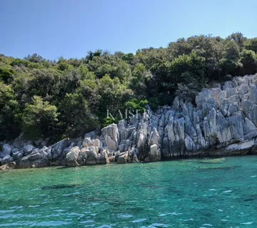 Otok Cres, poljoprivredno zemljište 20.000 m2 uz more - Osor, Mali Lošinj