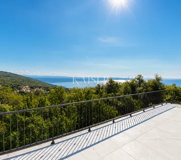 Lovran, Oprič — Novoizgrađeni stan u potkrovlju s velikim terasama i pogledom na more - Oprić, Opatija