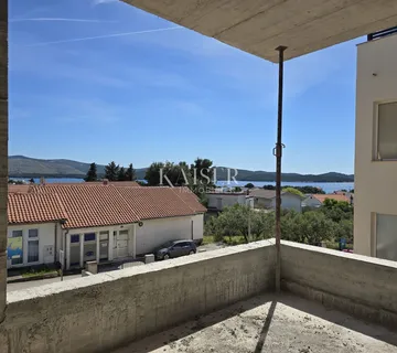 Žaborić, Šibenik -Luksuzan dvosobni stan s dvije terase i "Jacuzzi-ready" sustavom