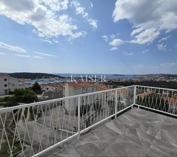 Rogoznica, Šibenik -Panoramski stan (S6) na 2. katu s kuhinjom po mjeri