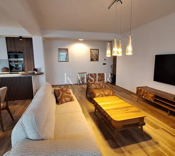 Opatija, luksuzna vila s unutarnjim liftom,vanjskim grijanim bazenom i prekrasnim pogledom na Kvarner - cover