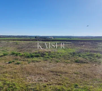 Istra, Umag - građevinsko zemljište 1.405m2;  poslovna namjena - cover