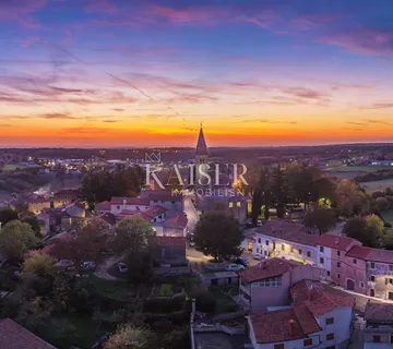 Istra, Žminj - građevinsko zemljište sa pravomoćnom dozvolom za kuću