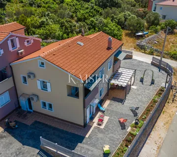 Otok Cres, Miholašćica, luksuzna kuća sa tri stana - Miholašćica, Cres