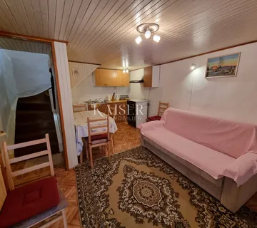 Novi Vinodolski - kuća u nizu, 45m2