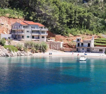Otok Hvar - tradicionalna kuća uz more
