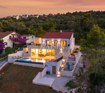 Luksuzna vila s infinity bazenom i pogledom na more - Mali Iž, Zadar
