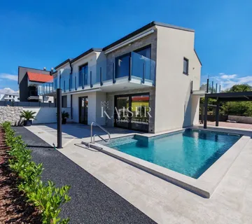 Otok Krk, Malinska- luksuzna vila 208m2 s bazenom i pogledom na more - Malinska, Malinska-Dubašnica