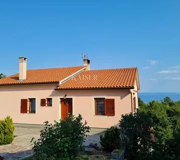 Opatija, Veprinac - Kuća sa dva stana, velikim zemljištem i pogledom na more - cover