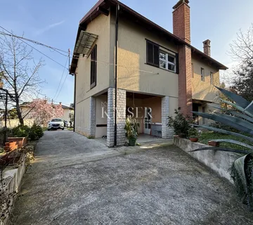 Lovran, centar - kuća 200 m od mora, 290 m2