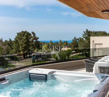 Istra - Poreč, luksuzan penthouse blizu mora i pogled more