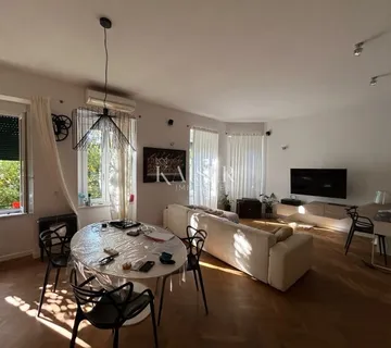 Rijeka, Bulevard- dvosoban renoviran stan 80,86 m2 na traženoj lokaciji