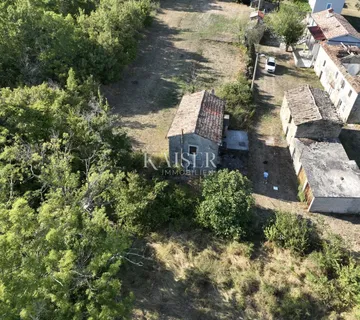 Istra, Labin - kuće za adaptaciju na mirnoj lokaciji, 188 m2