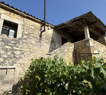 Zadar, Poličnik autohtona kamena kuća - cover