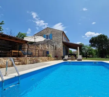 Istra - Lovreč, PRILIKA kamena kuća sa okućnicom 7000 m2 - Sveti Lovreč Pazenatički